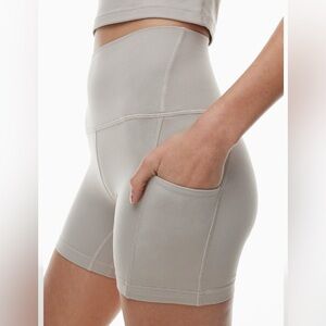 Aritzia Golden BUTTER Cheeky Pocket Hi-Rise 5" Short